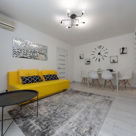 Flat 24 On Lesi Ukrainki 12 With 1 Bedroom Kiev Extérieur photo