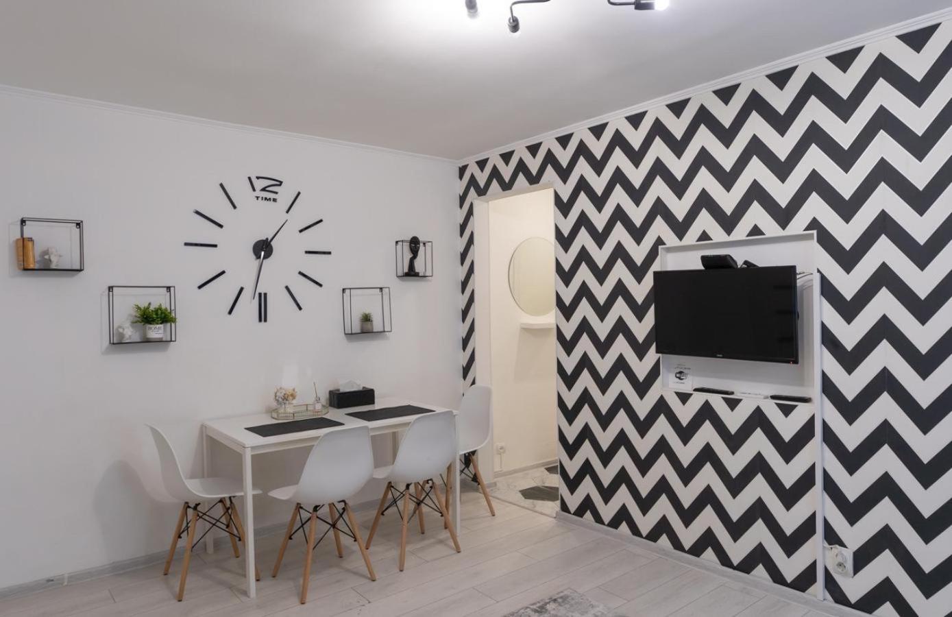 Flat 24 On Lesi Ukrainki 12 With 1 Bedroom Kiev Extérieur photo