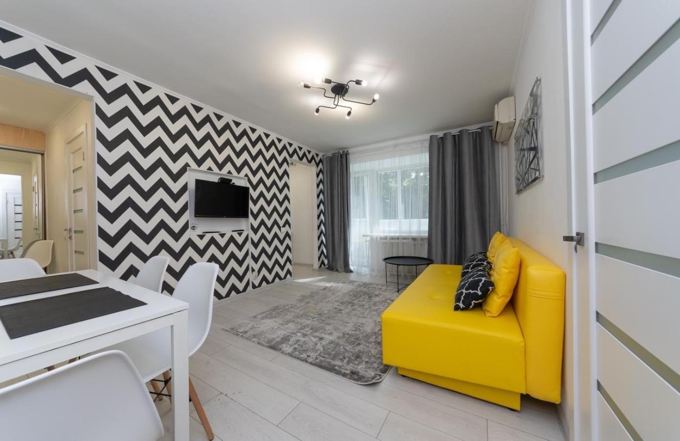 Flat 24 On Lesi Ukrainki 12 With 1 Bedroom Kiev Extérieur photo